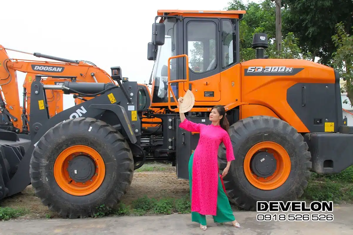 Máy xúc 300: Dung tích gầu và những điều cần biết