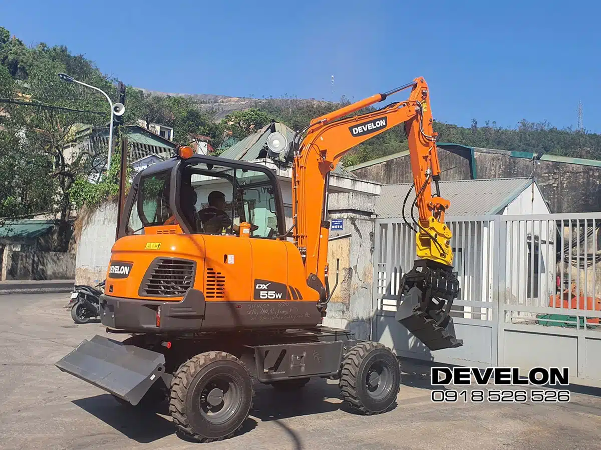 Alternative view of Máy Xúc Develon DX55W