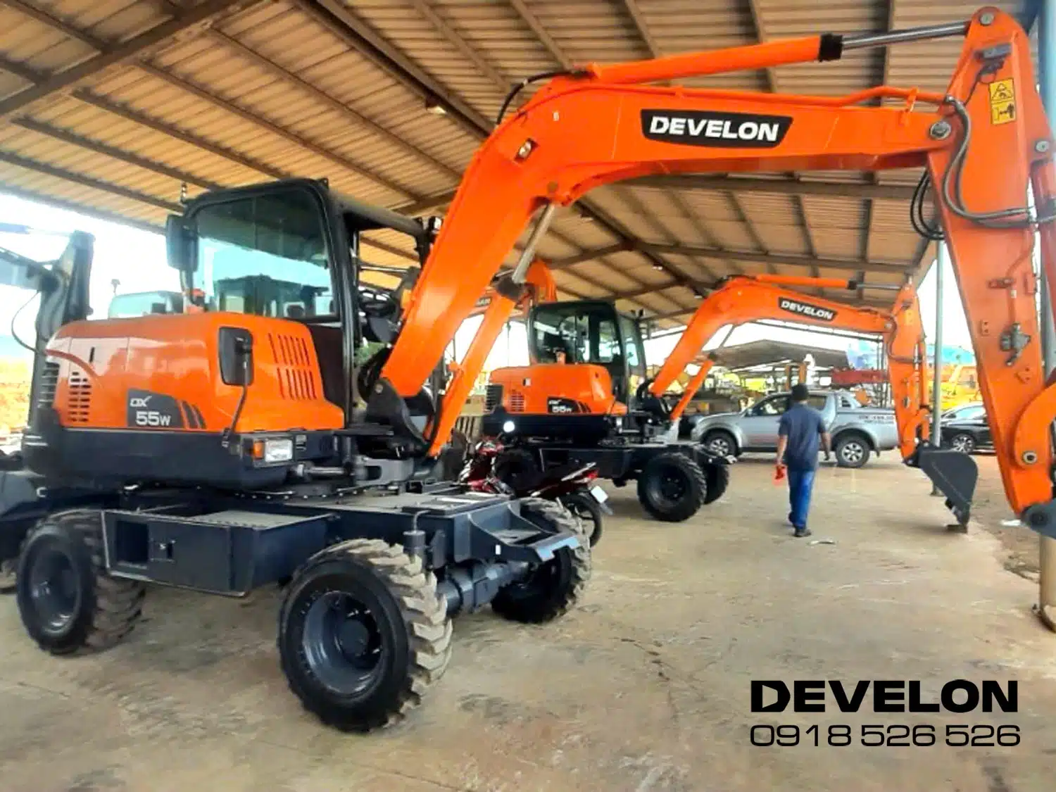 máy xúc bánh lốp Develon DX55W