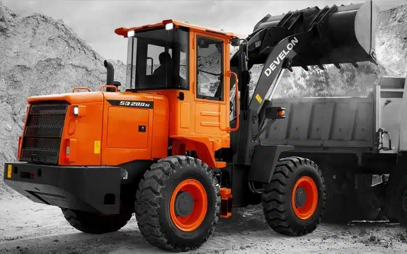 Máy xúc lật Develon SD200N