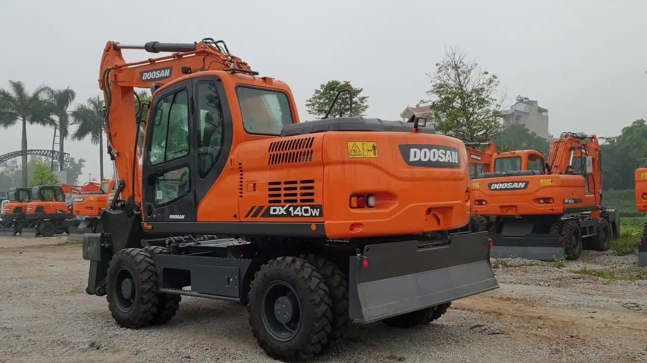 Máy xúc 140 Doosan Develon