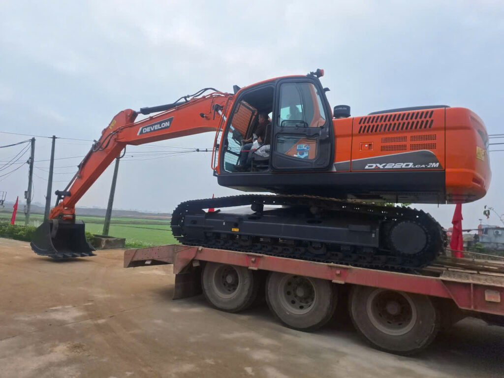 Máy xúc bánh xích Develon DX220-2M