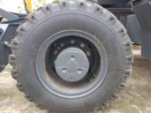 Lốp máy xúc Doosan thương hiệu Tiron chính hãng
